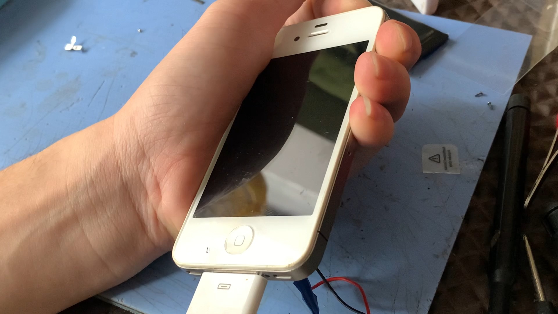 一台苹果4s不开机的拯救过程