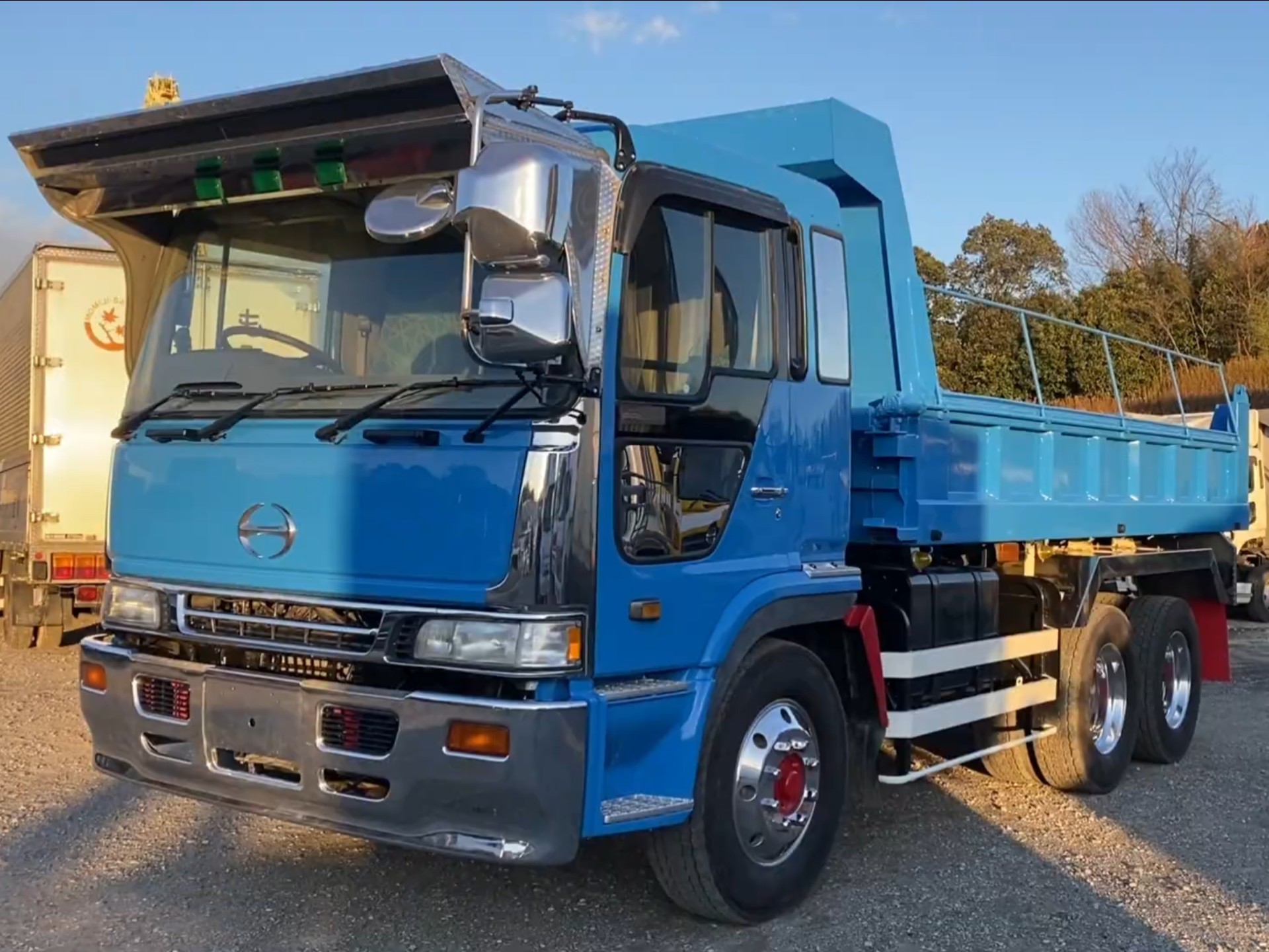 日野环保鹰自卸车