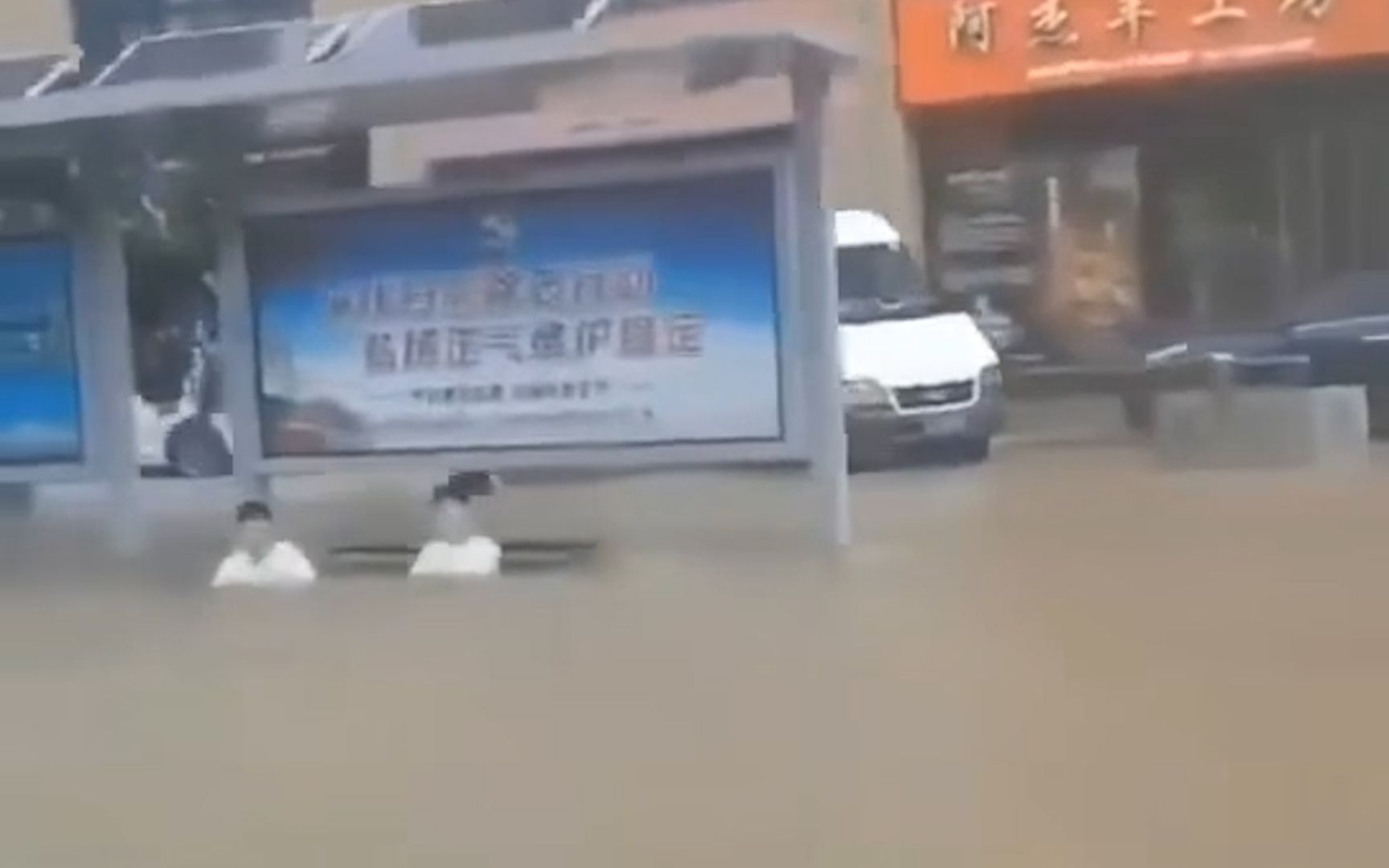 [图]暴 雨 迷 惑 行 为 大 赏