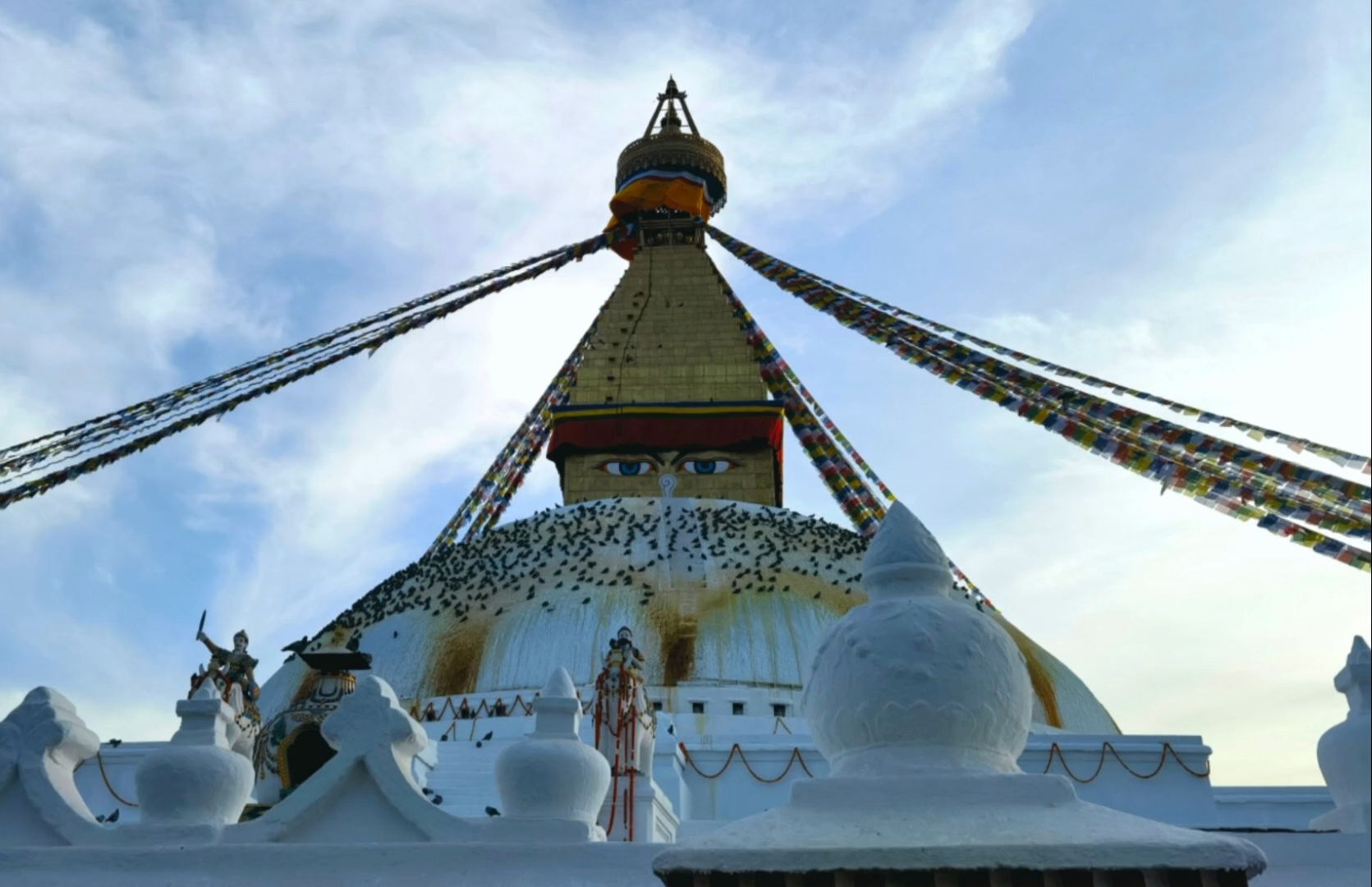 尼泊尔博达哈佛塔和塔下磕长头的人 Boudhanath Stupa哔哩哔哩bilibili