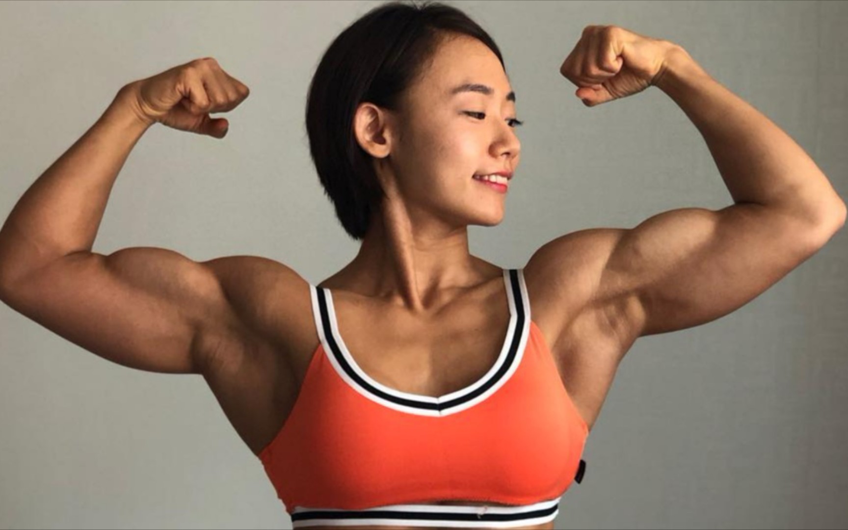 韩国女子健体运动员崔玉珍,金刚肌肉,芭比脸庞
