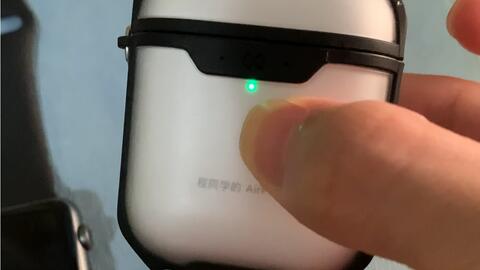 Apple Watch 充电器竟然可以给AirPods 充电盒充电！-哔哩哔哩