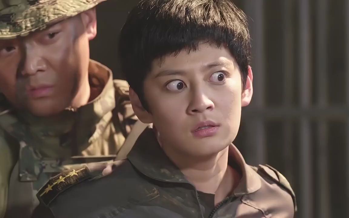 霹雳火:教官要对女兵用刑,不料小伙却看心疼了,最后让人虚惊一场!