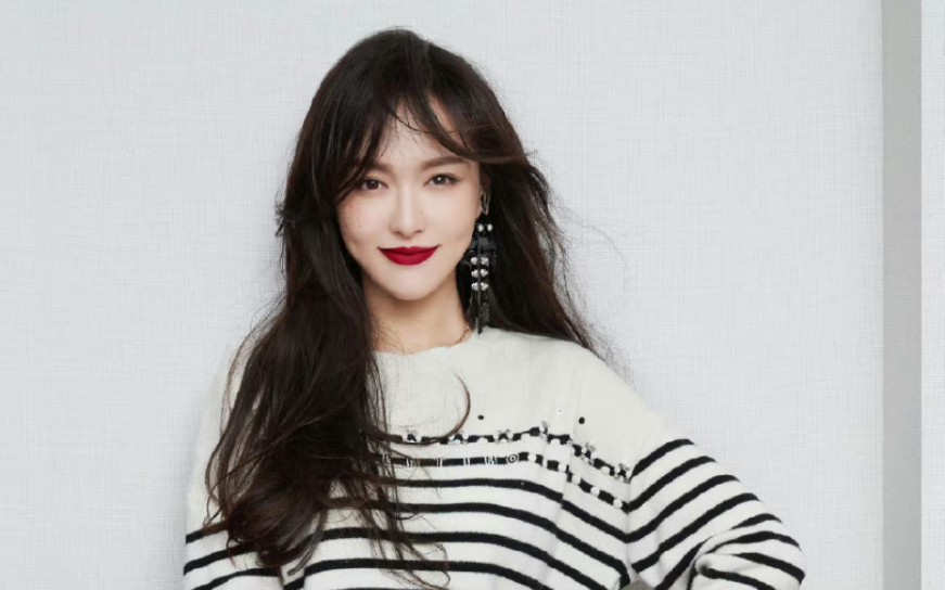 【唐嫣】代言 valentino 时尚穿搭品牌