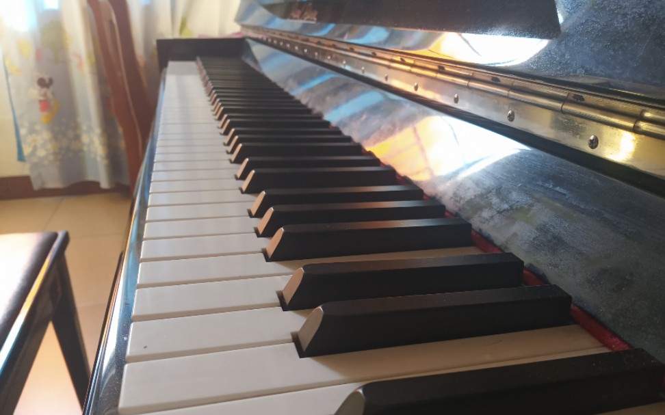 帅小伙砸钢琴弹奏海涛_《海洋之波》