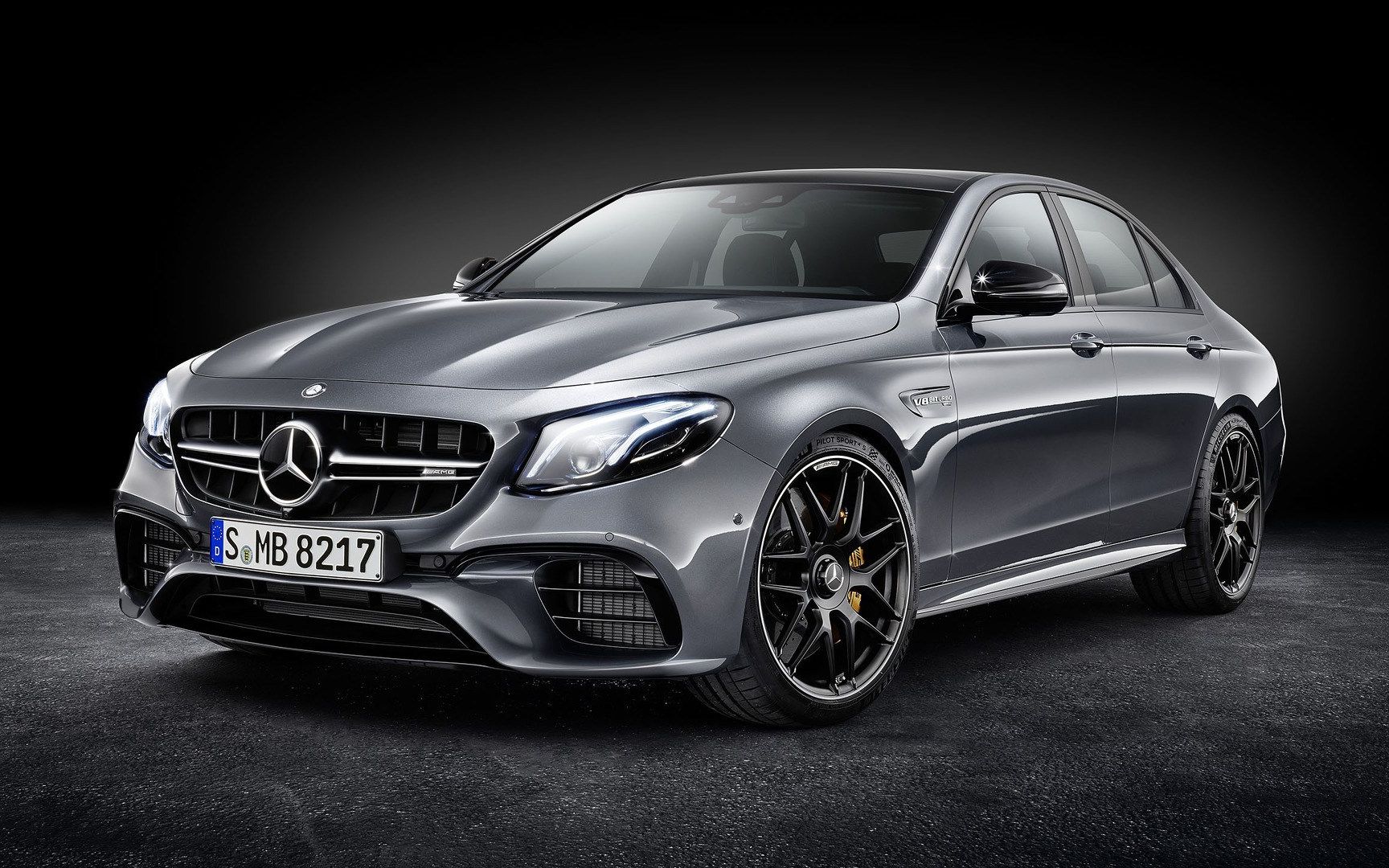 4秒破百的西装暴徒【2018 奔驰 amg e63s】狂暴与奢华完美结合,炸街