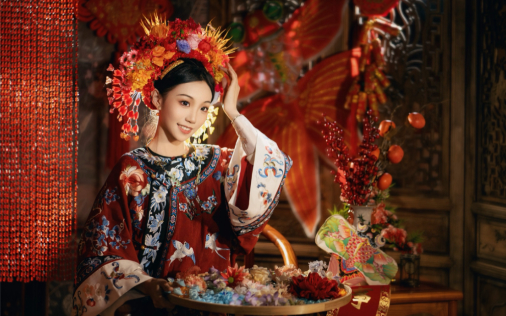 中式新年就要繁花满头98今日簪花·来年漂亮泉州浔埔女的簪花围,不