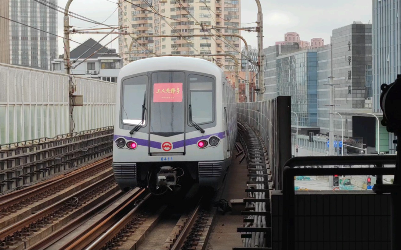 上海地铁4号线04a01型列车(奶嘴)0411号车外圈方向离开曹杨路站