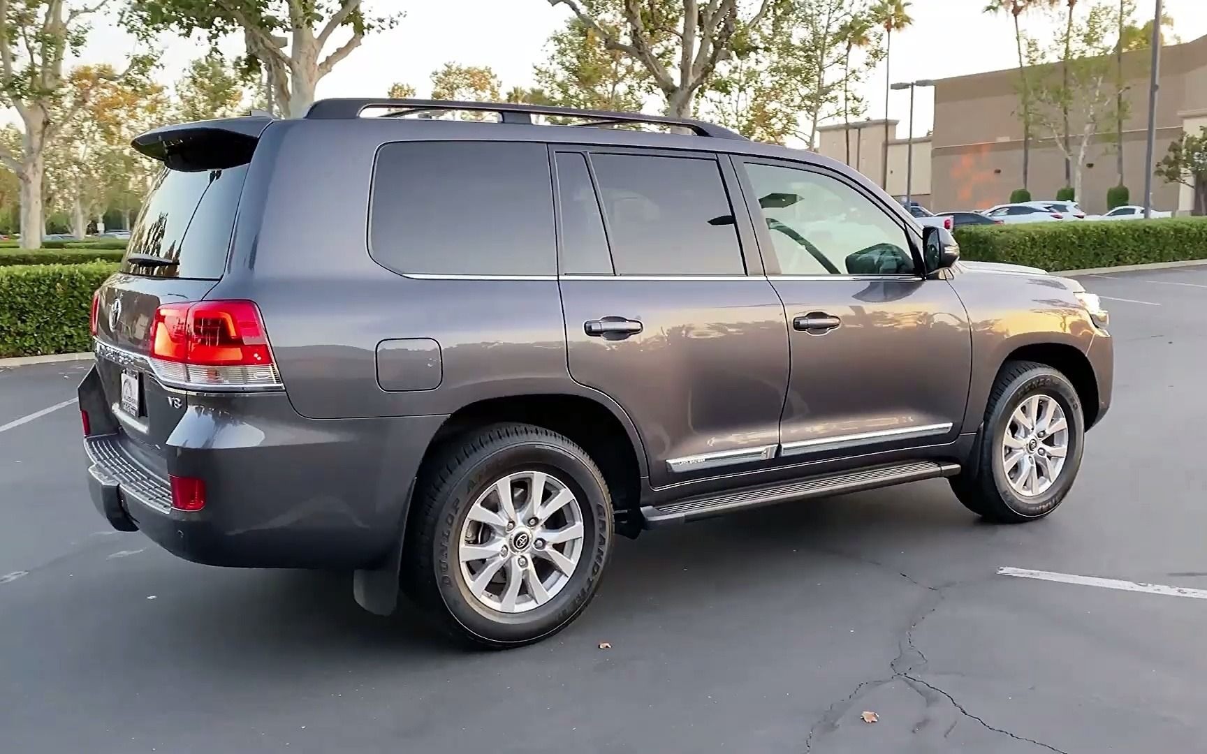 2021丰田兰德酷路泽 外观和内饰