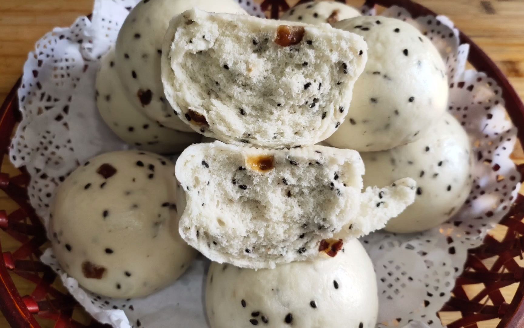 红枣黑芝麻馒头一次醒发,蓬松暄软,营养美味,大人孩子都爱吃