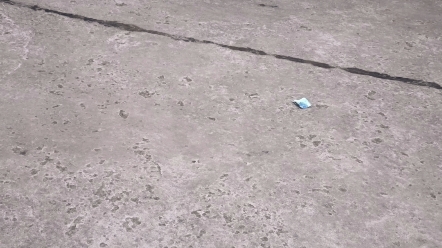 地上掉了二十块钱不敢捡该怎么办