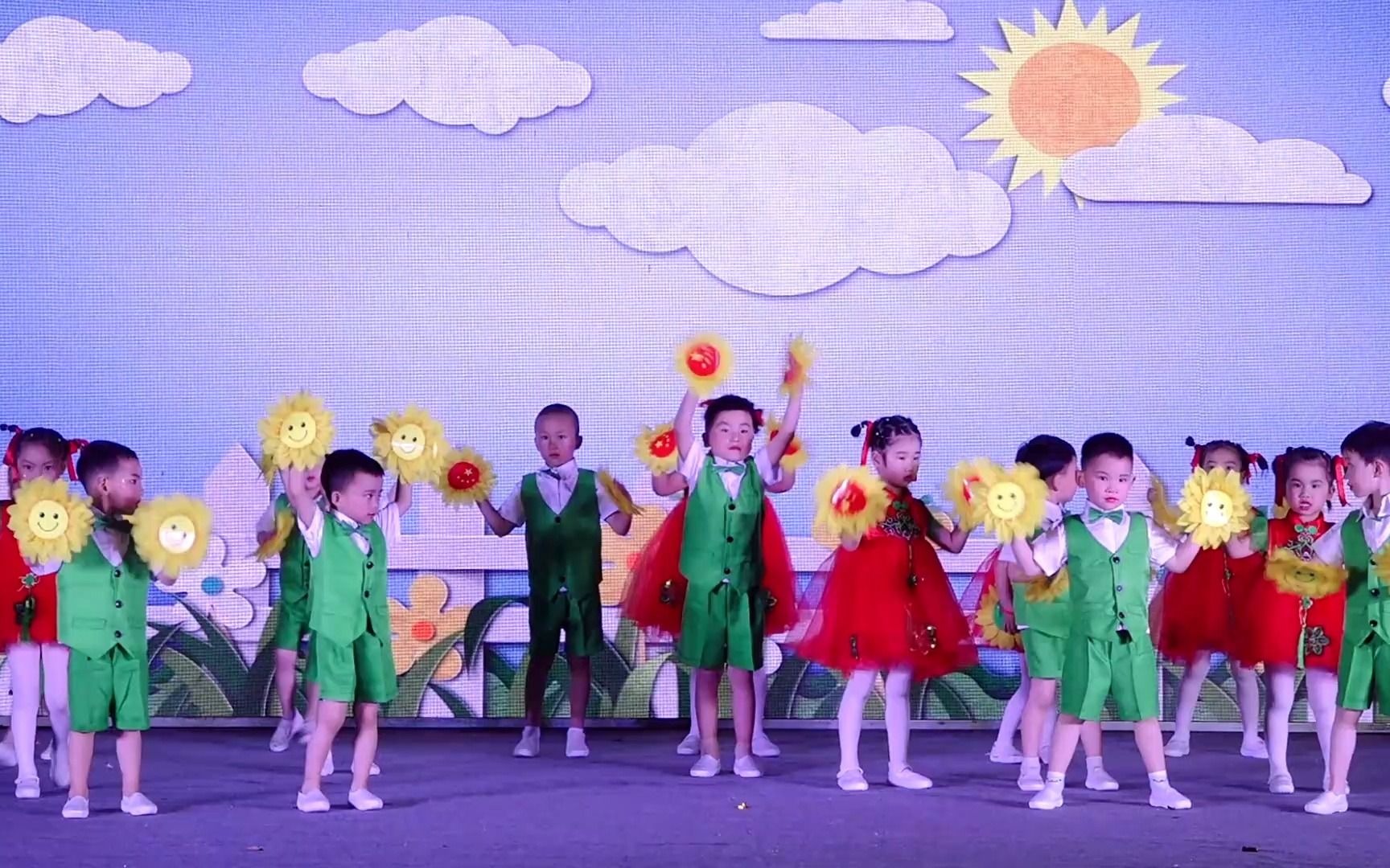 [图]14.《祖国的花朵》小仙鹤幼儿园（果果班）