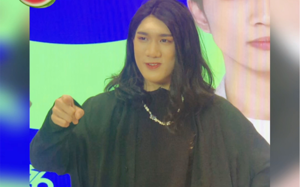 创造营2021学员韩佩泉直播扫楼被喊男明星