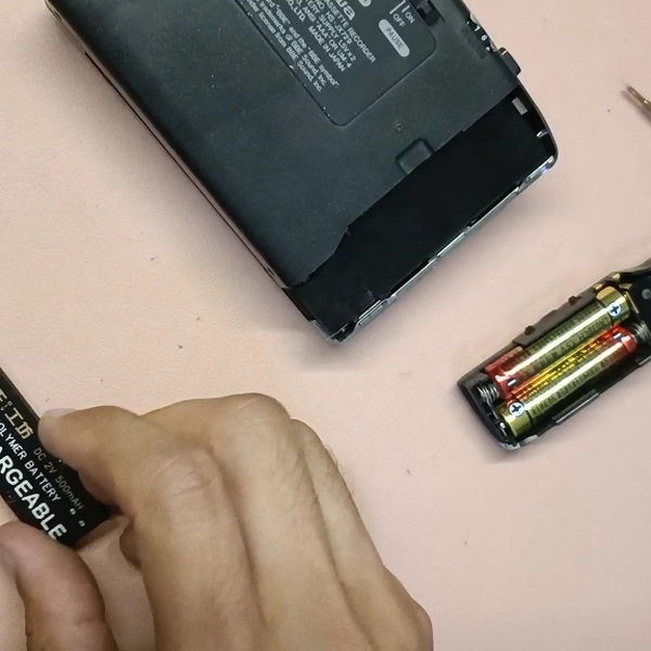 爱华JX729磁带随身听，电池盒和改装锂电，爱华随身听电池。_哔哩哔哩_ 