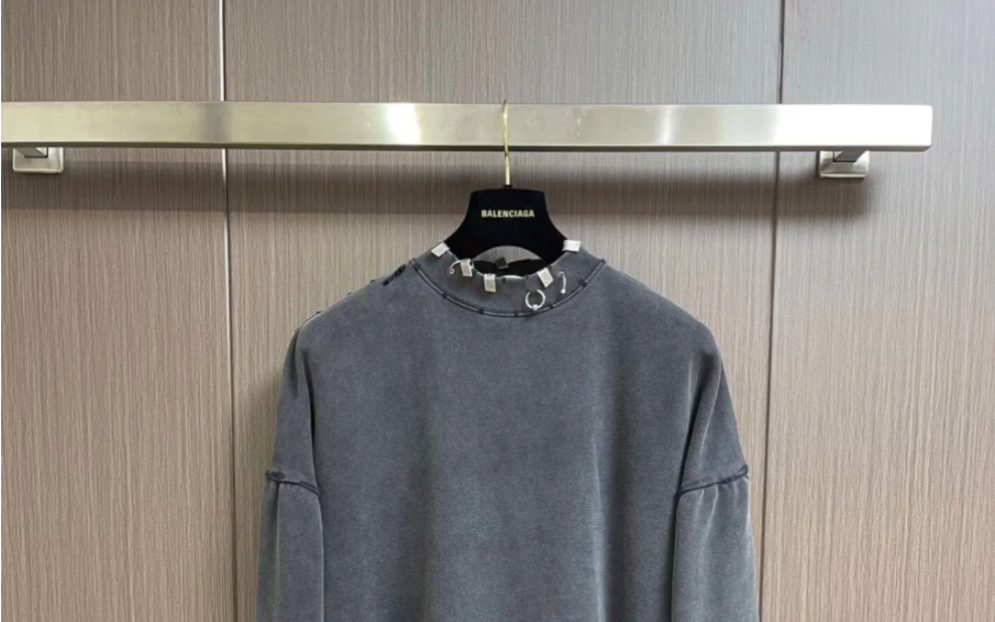 balenciaga巴黎世家高仿水洗穿孔圆领卫衣