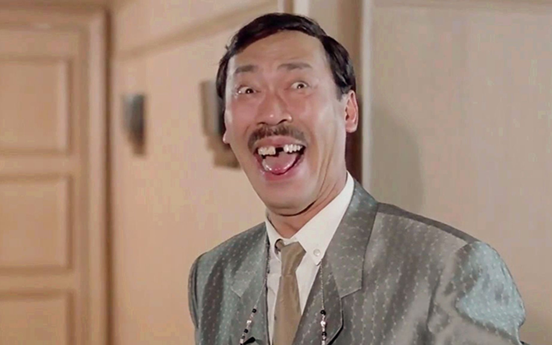 【爆笑港产片】粤语原声 冯淬帆被点笑穴,在停尸间大笑,爆笑!