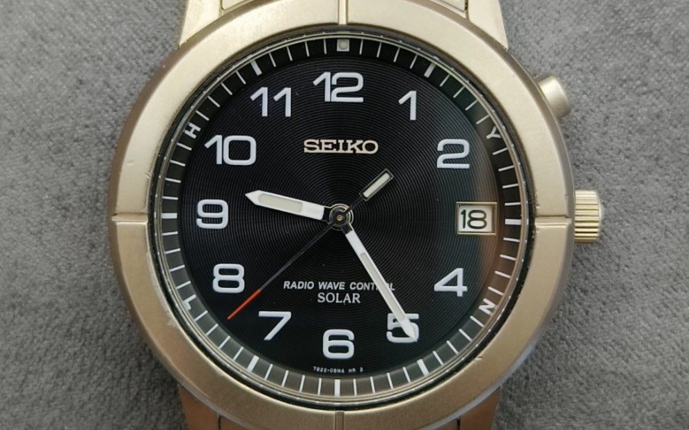 精工光动能电波男表