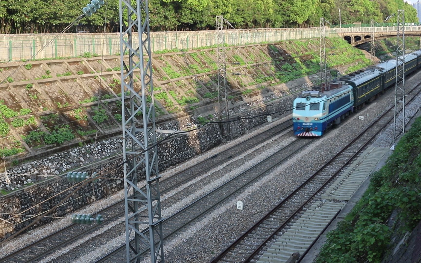 韶山8牵引k9292次长沙站出站加速