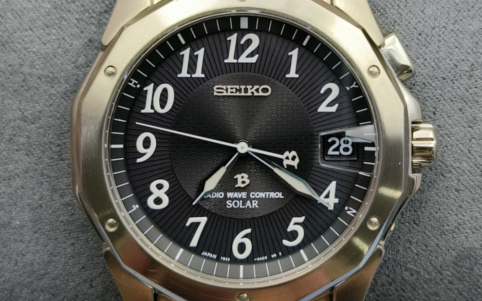 精工钛合金光动能电波表