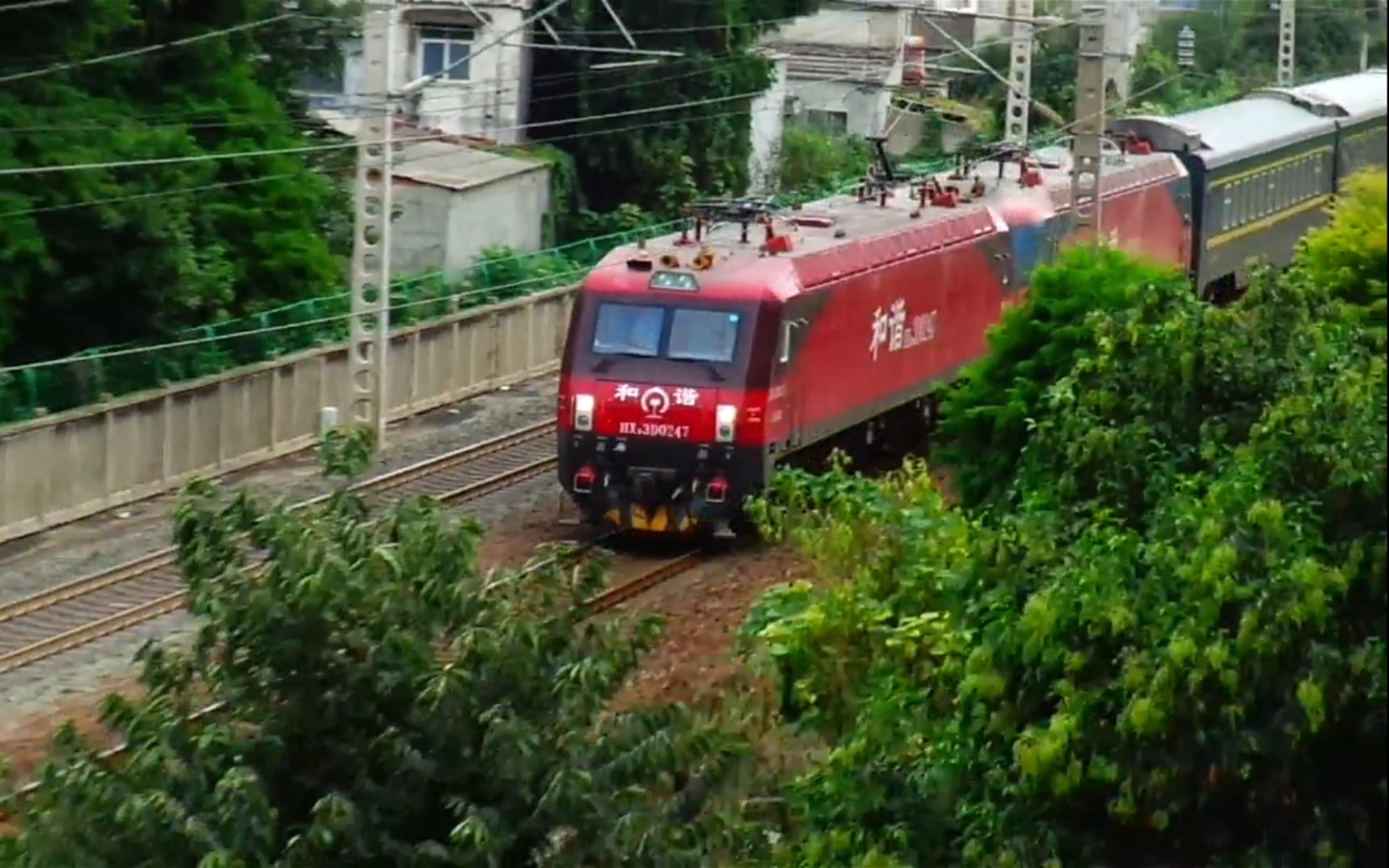 (存库)双机番茄牵引z150次【贵阳—北京西】驻马店站两道限速通过!