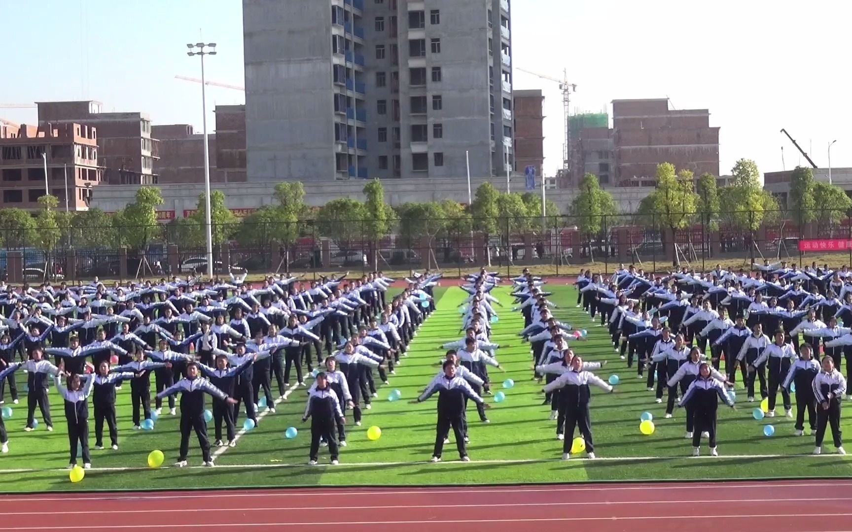 [图]武冈一中冬季运动会开幕式高一学生中华武术操表演