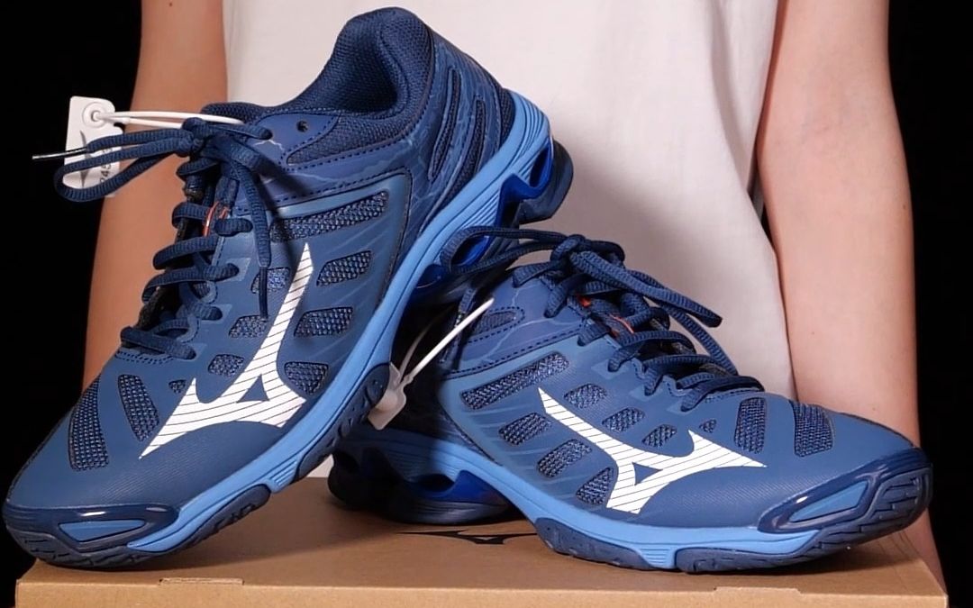 美津浓轻量排球鞋——voltage