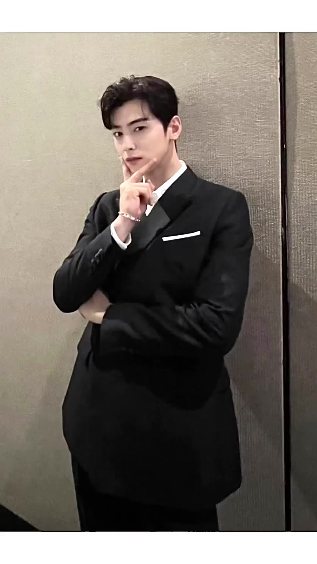 没关系我的男朋友在等我车银优西装