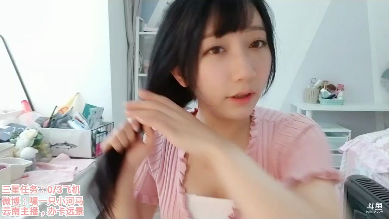 斗鱼丰满健身美女主播嘿一只小河马健身美女528直播录像