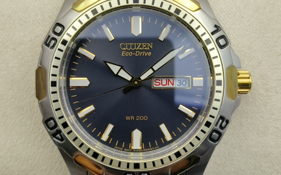 西铁城双历光动能潜水男表