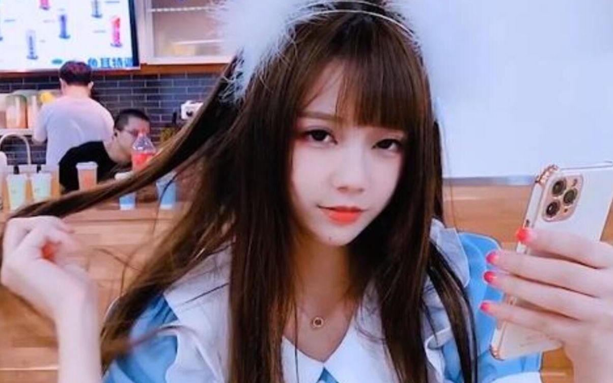 电竞备胎社社长安娜:快来人把夏天 草莓果冻 草莓朵朵这几个单身狗