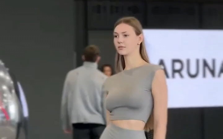 性感欧模扭动腰姿