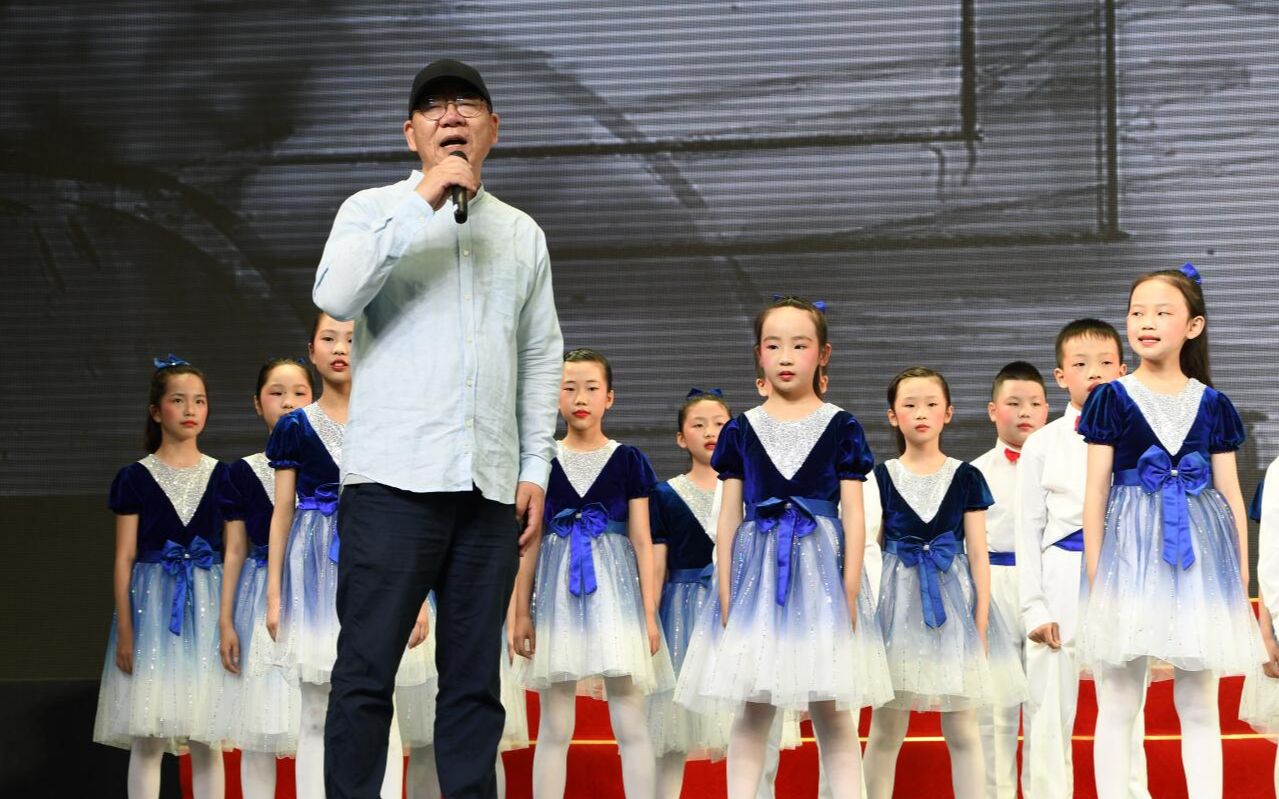 惠济路小学合唱团与冯翔合唱-汉阳门花园