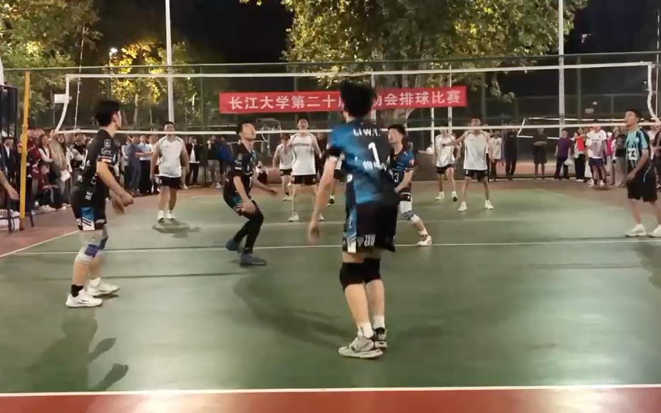 年轻的翅膀在运动场上翱翔青春运动会