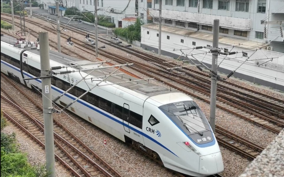 稀有车型新crh1b空车底进站,准备执行由上海开往淮安东的c3892次列车!