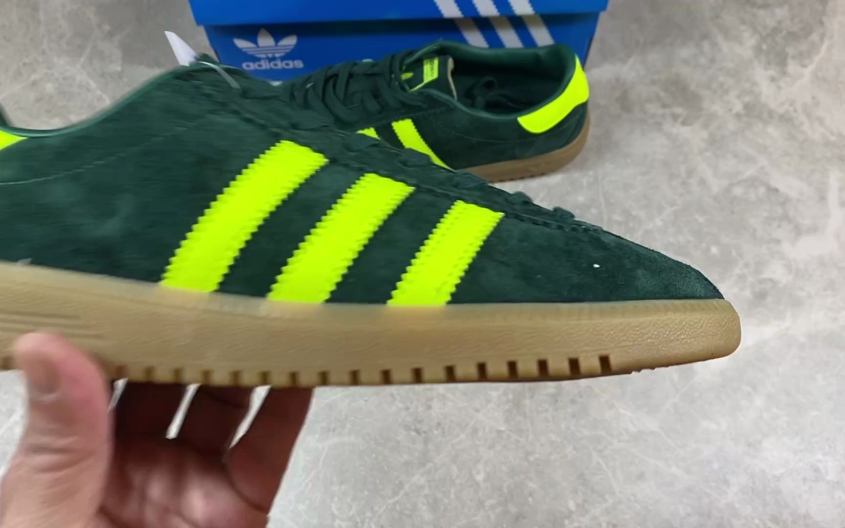 adidas originals bermuda b41472 麂皮绒 防滑耐磨轻便低帮板鞋