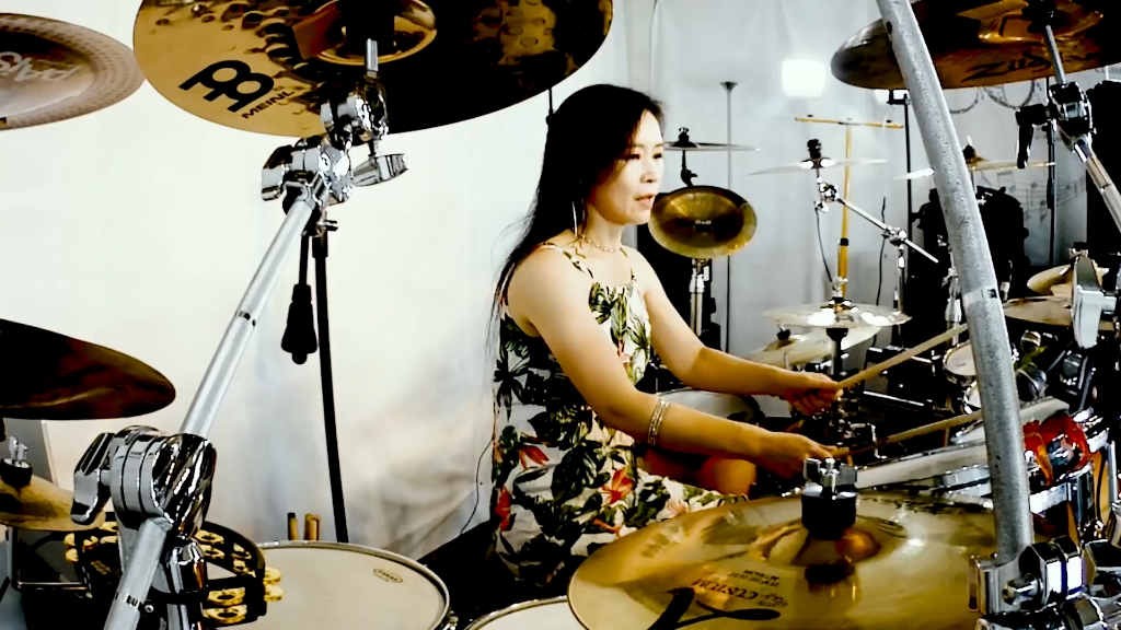 [图]Van Halen - Jump drum cover by Ami Kim