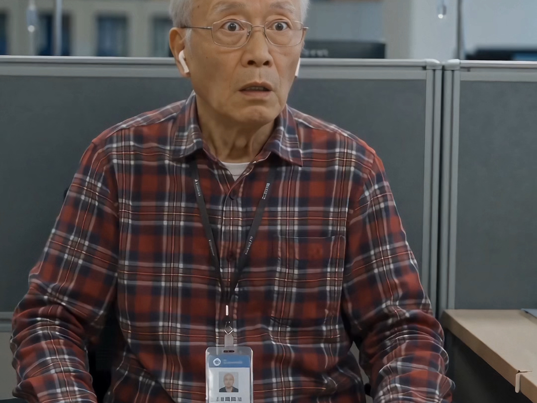 摇一摇广告发明这个的就该叫他打救护车的时候也弹出广告！！！我爸妈手机刷着刷着手机就能弹出广告！！#摇一摇广告 #开屏广告 #产品设计 #sekoai
