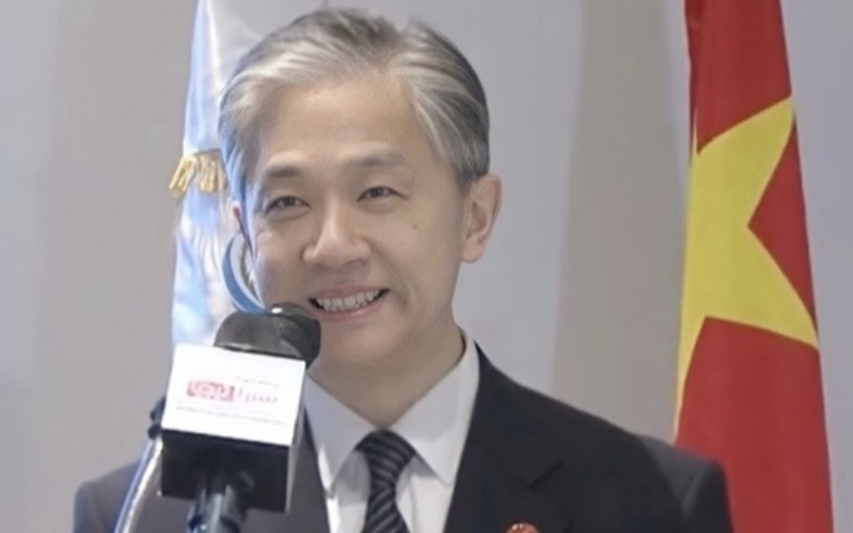 【汪文斌】遇见你的时候所有星星都落到我头上.