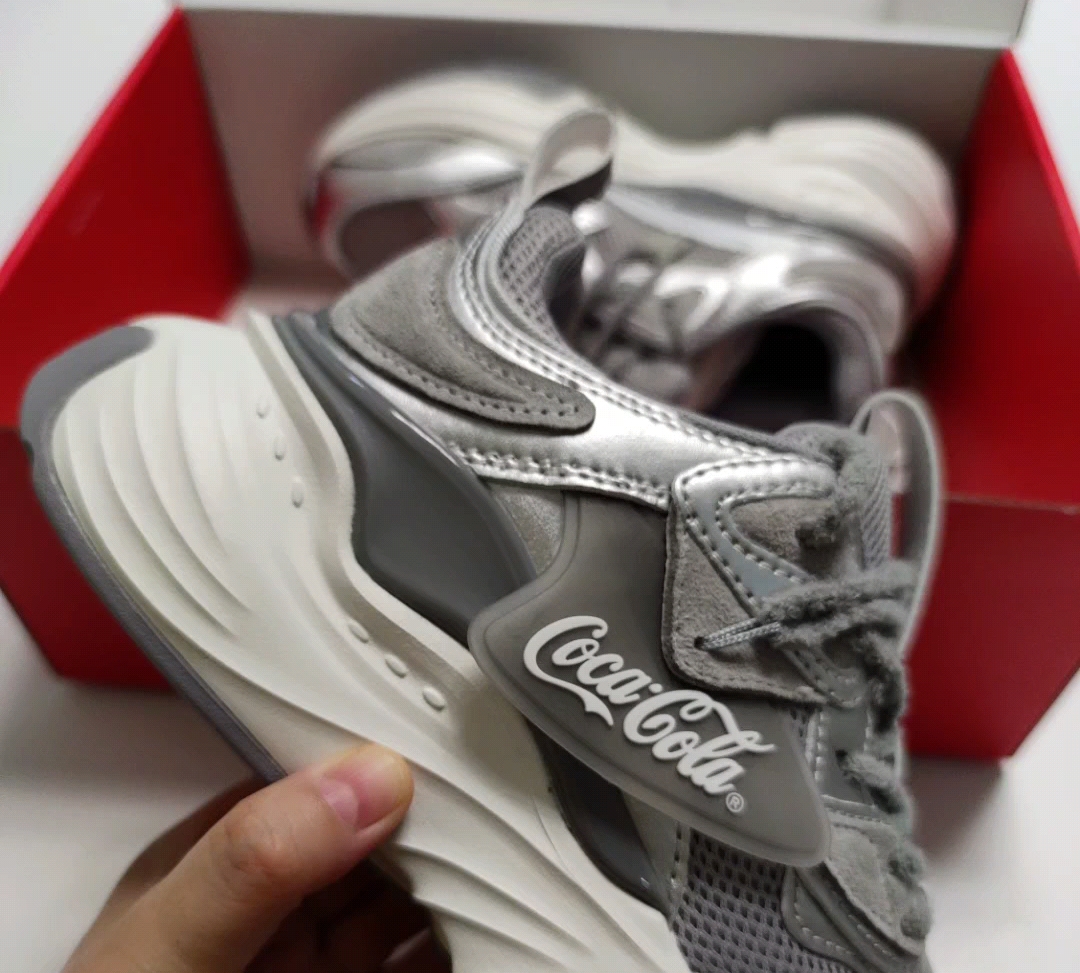可口可乐的鞋子7575冬天就是要穿老爹鞋啊