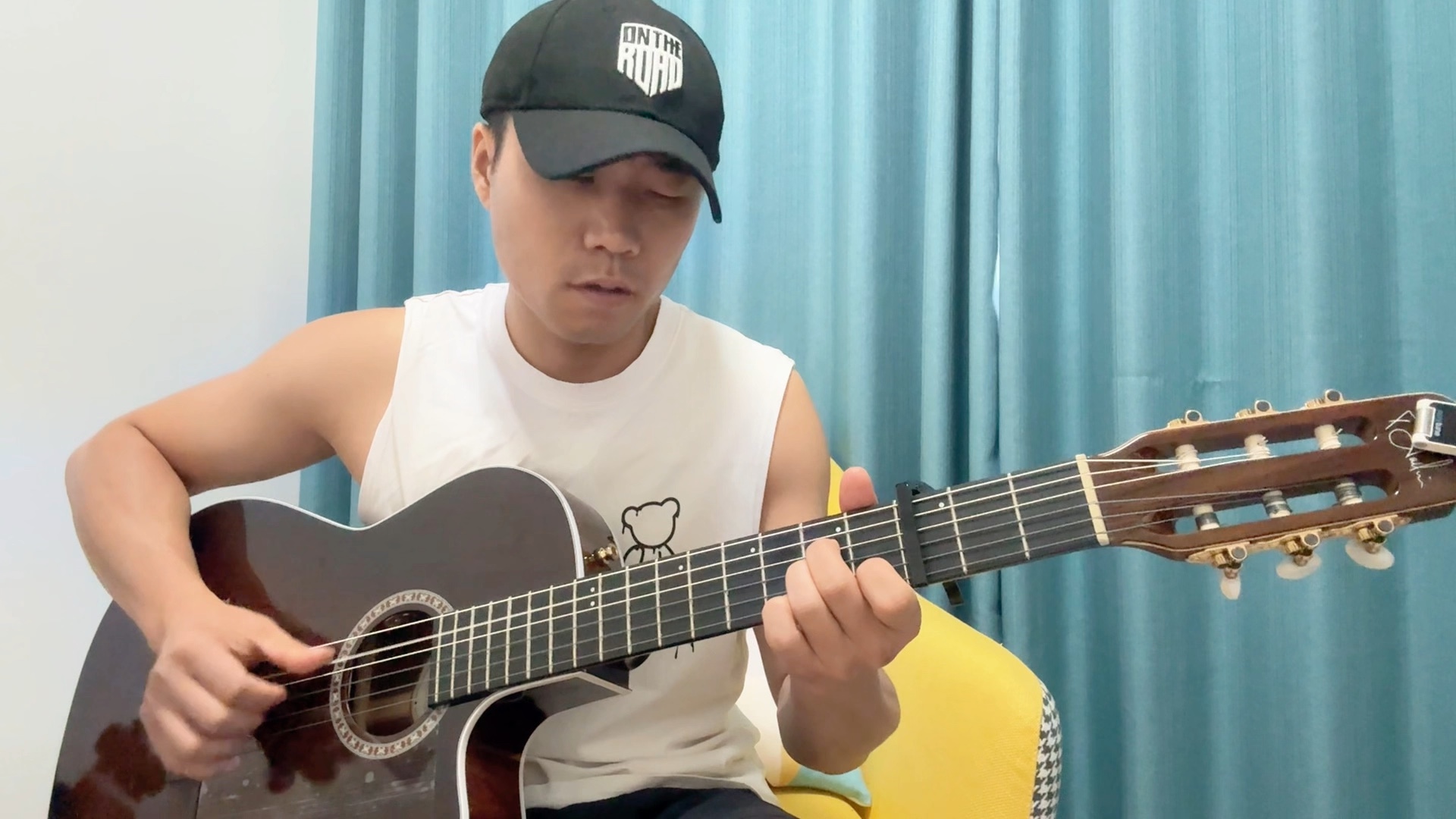 赵雷《不开的唇》吉他弹唱