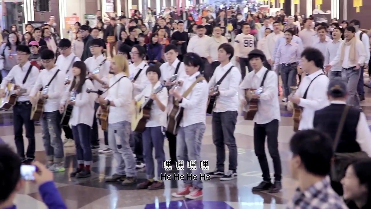 [图]驚喜合唱 民歌四十 Flash Mob Chorus at Ban Qiao Rail Station