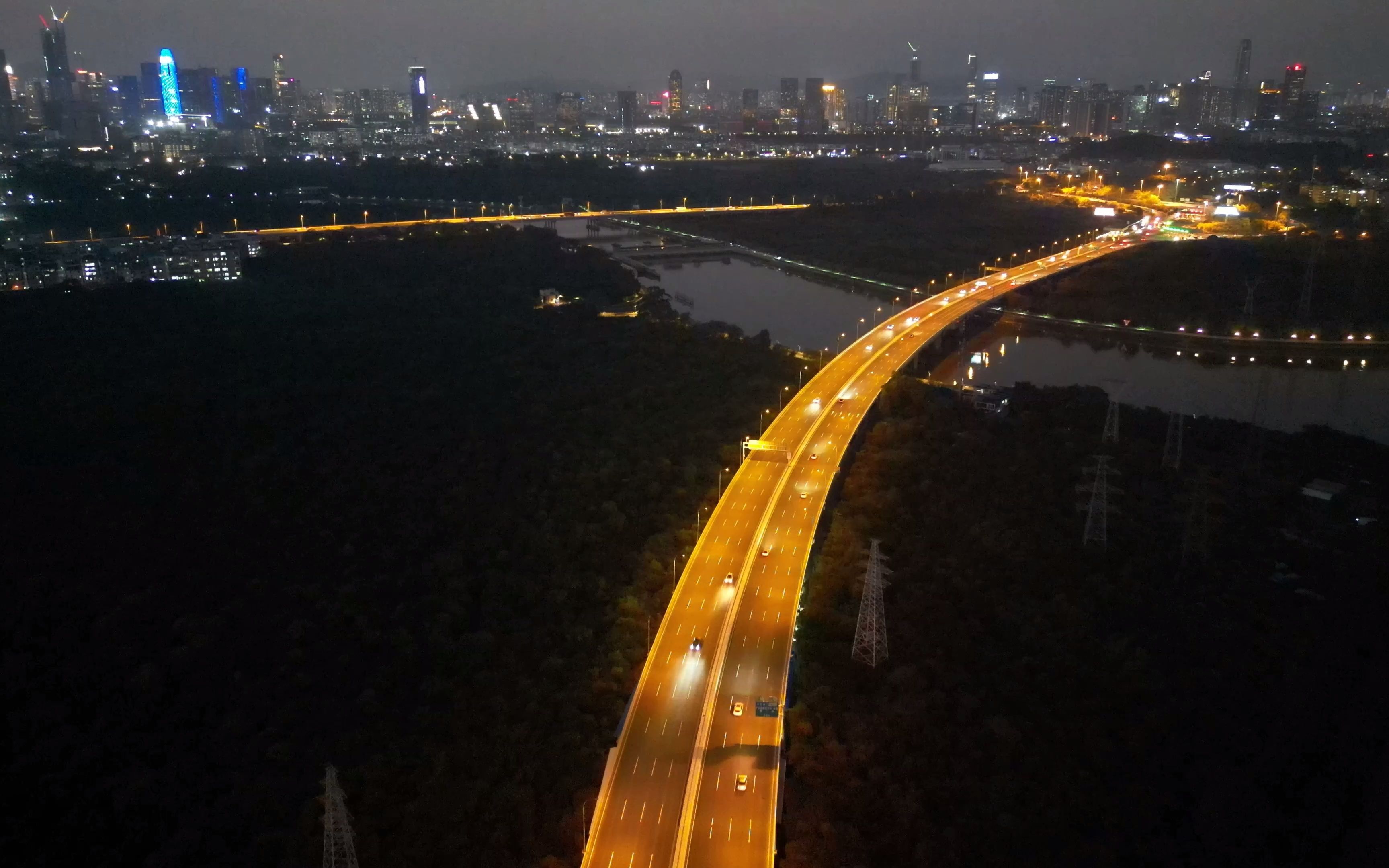 夜晚的高架桥
