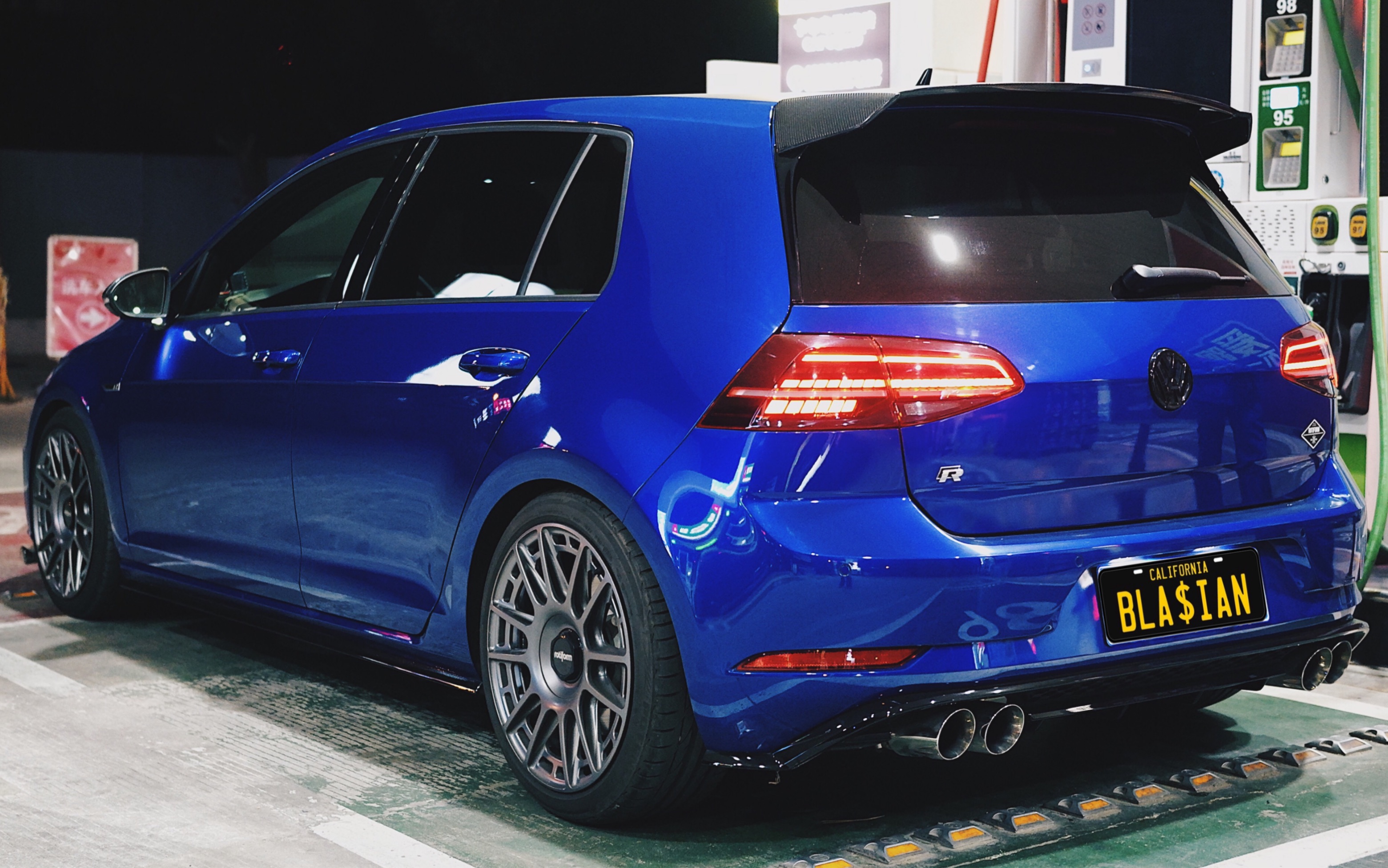 golf r 高r 7.5r 高尔夫 隧道夜景— blasian li