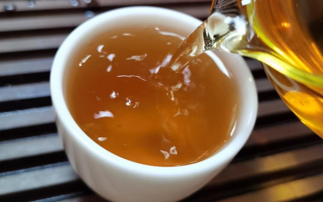 2004年中茶吉幸终结者号红版口感好用料足茶味强烈