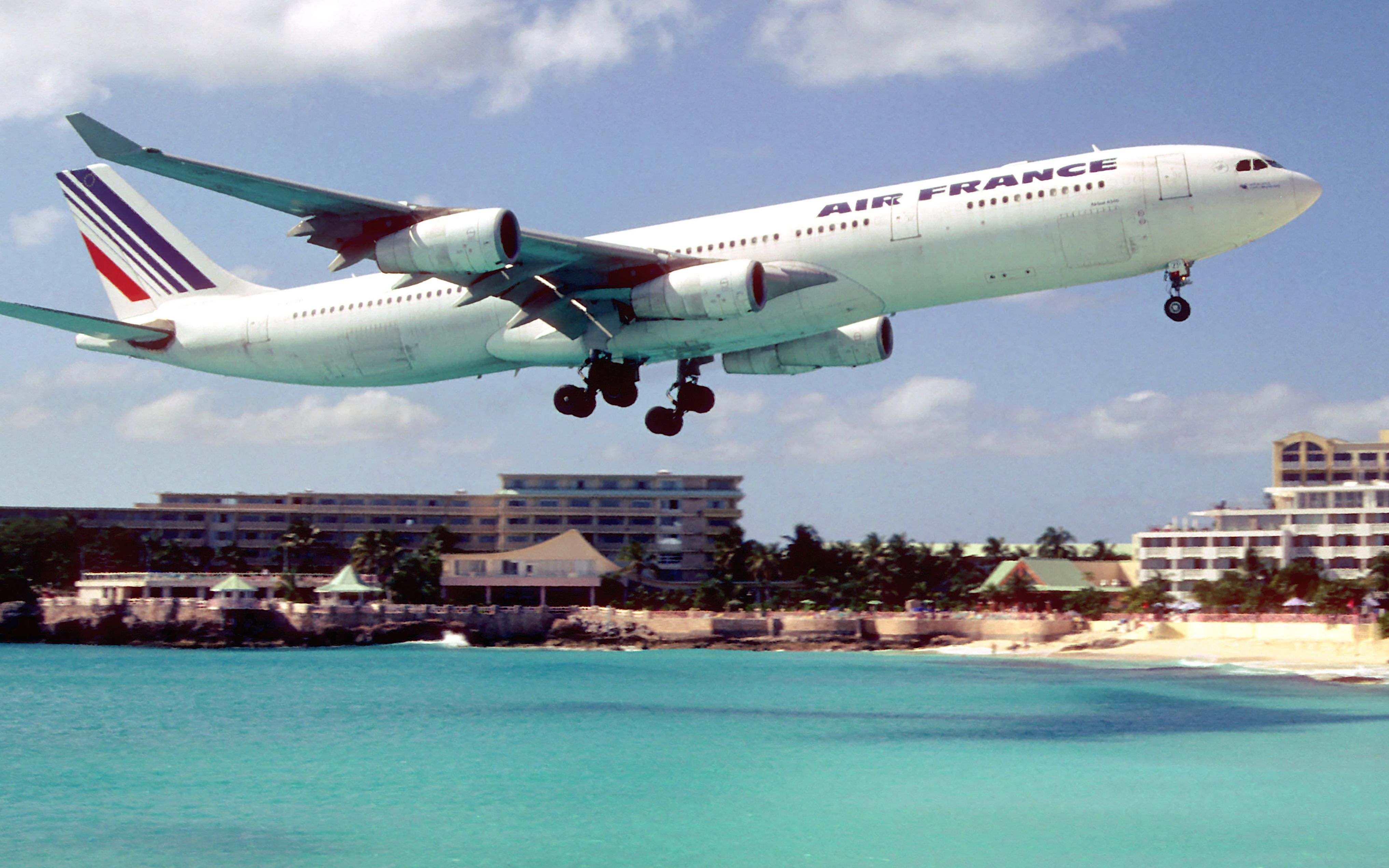 驾驶舱视角法航空客5apu空客a340300343在朱莉安娜公主机场用尽每一寸