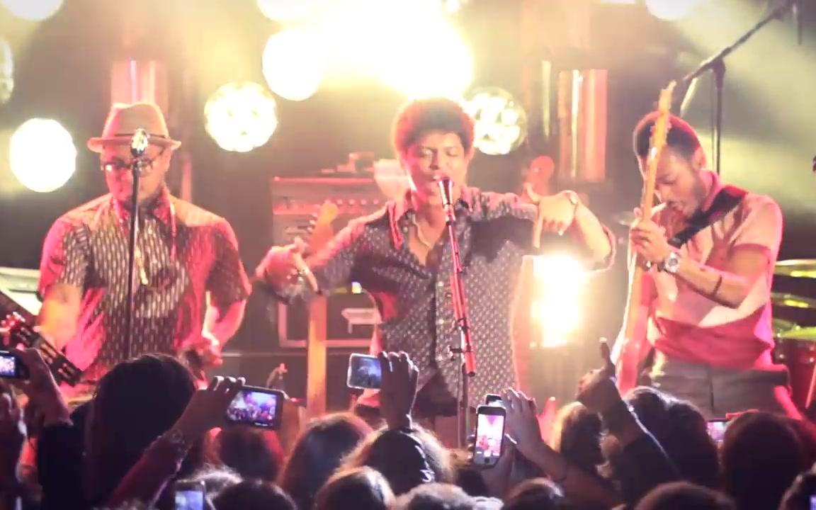 【超燃】Bruno Mars  Runaway Baby [Live in Paris]哔哩哔哩bilibili