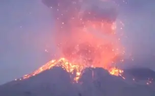 Скачать видео: 哇！日本火山爆发这么壮观！