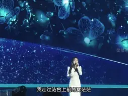 Tải video: 云朵连夜搭飞机空降刀郎演唱会献歌一曲表示支持，这首歌太上头了