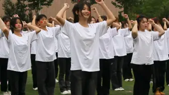 让青春沐浴阳光，让快乐充满胸膛，美心操比赛来啦！