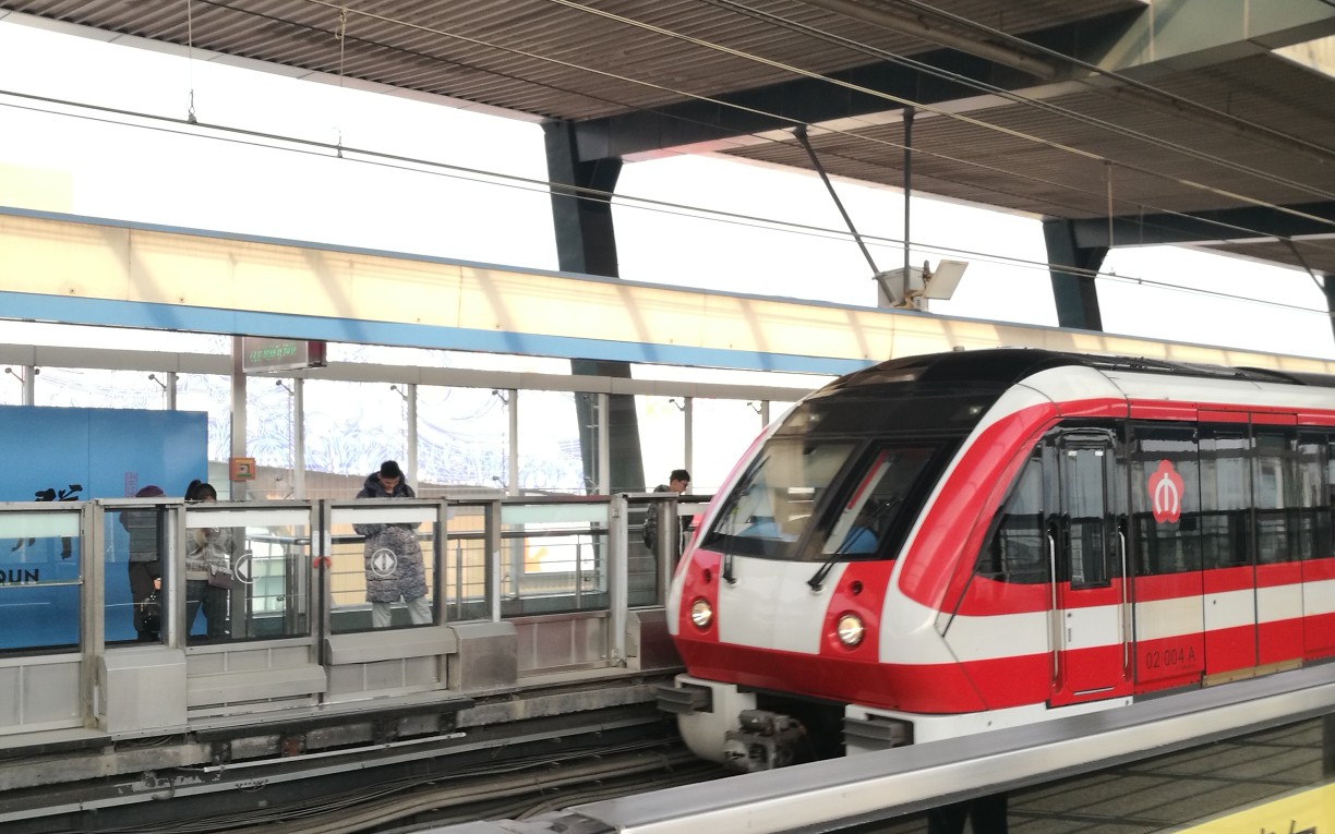 【南京地铁】2号线第二代红鱼079080号车往油坊桥站折返进站.